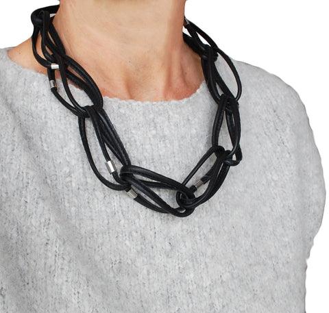Contemporary black short necklace