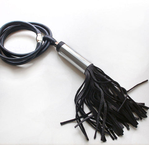 Short contemporary geometric necklace